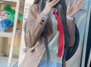 看！AT鲨如何在海边展现她的高清写真风格