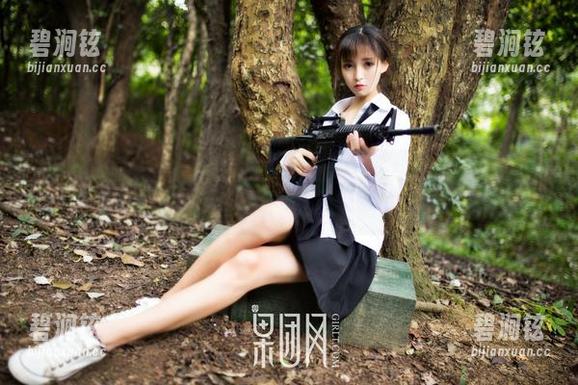 GIRLT果团网 - 蜜桃Q妹儿最新作品集：办公室日常也能这么俏皮！