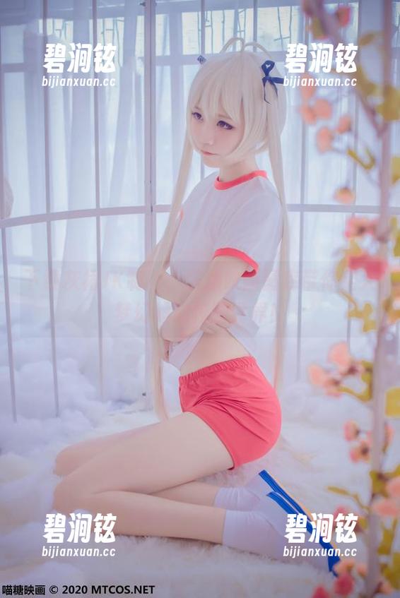 下载灰裙JK制服，喵糖映画图库带你走入梦幻般的校园世界！