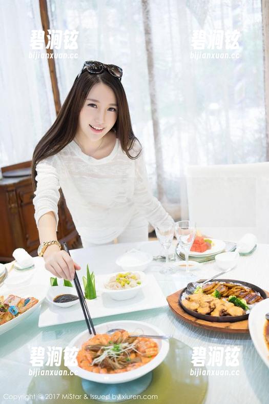 MiStar魅妍社 - 想看Manuela玛鲁娜的秘书魅力？快来下载这套图吧！