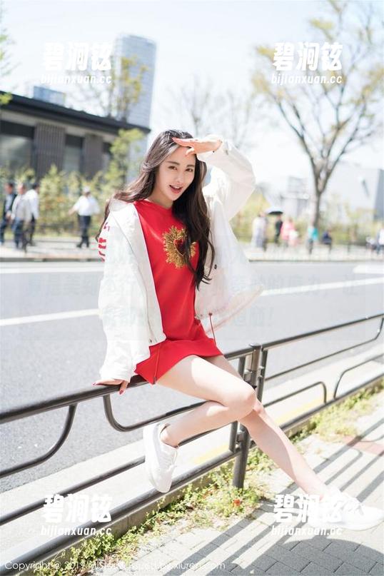 MiStar魅妍社 - 哇，小尤奈的私拍美图真是美到不行，美脚有种奇妙的魔力，让我都想化身粉丝追随！