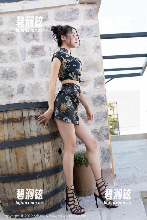 MiStar魅妍社-陈雅漫VICKY MiStar魅妍社 - 周末必看!陈雅漫VICKY在线写真:校园里的风吹过,她的头发是不是也想要见网友?