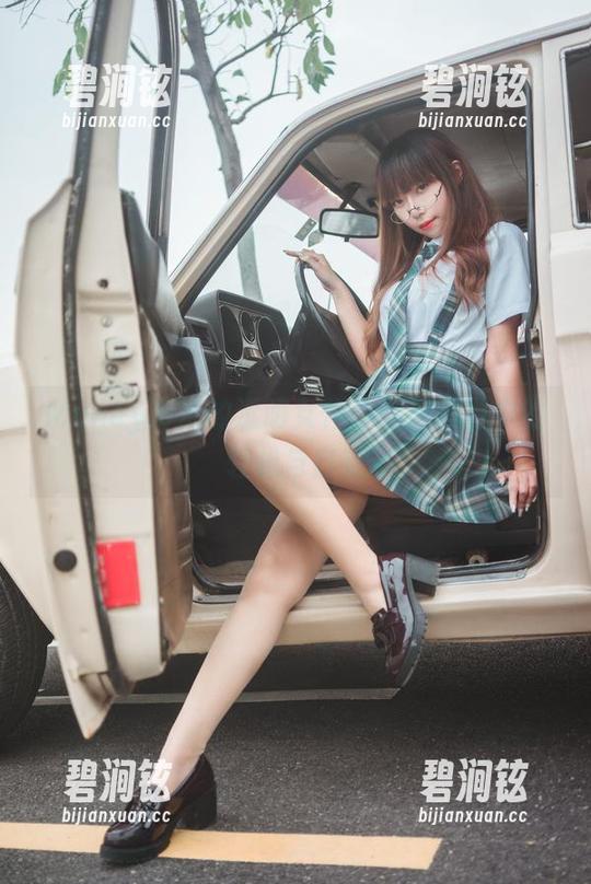 Money冷冷的透明女仆：私房写真中的轻松与自在