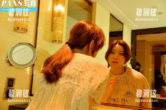 PANS写真 - 小玥泳池写真全套：带点小暧昧，下载之后的你会怎样？