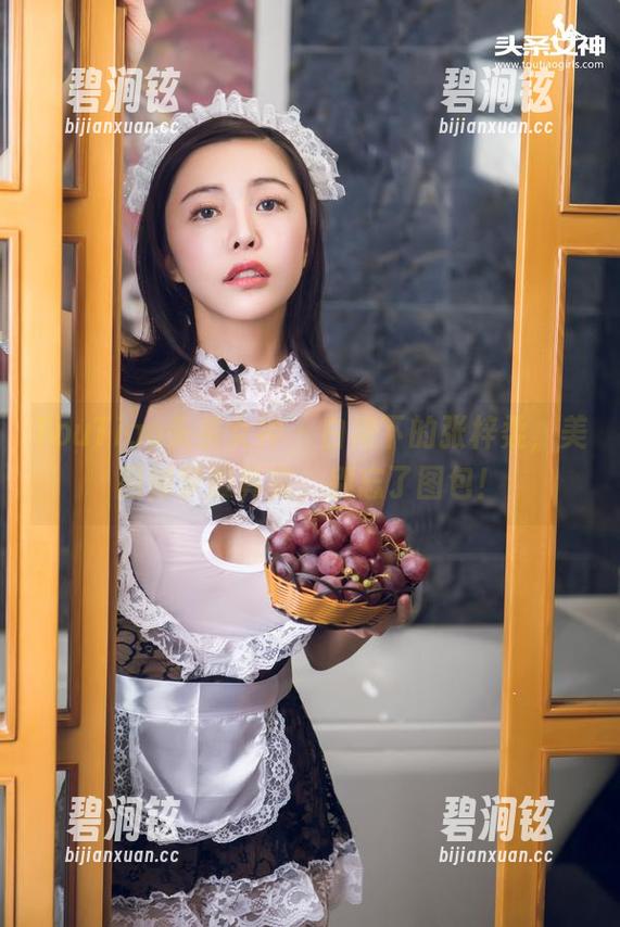 TouTiao头条女神 - 白裙下的张梓柔，美图如梦般真实，别忘了图包！