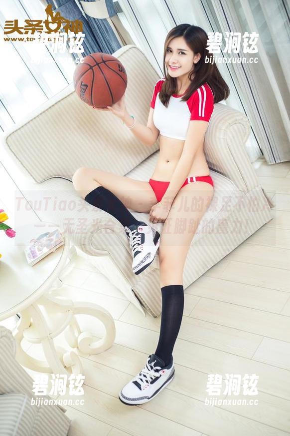 TouTiao头条女神 - 李菲儿的裸足不怕冷——无圣光合集，见证脚趾的魔力！