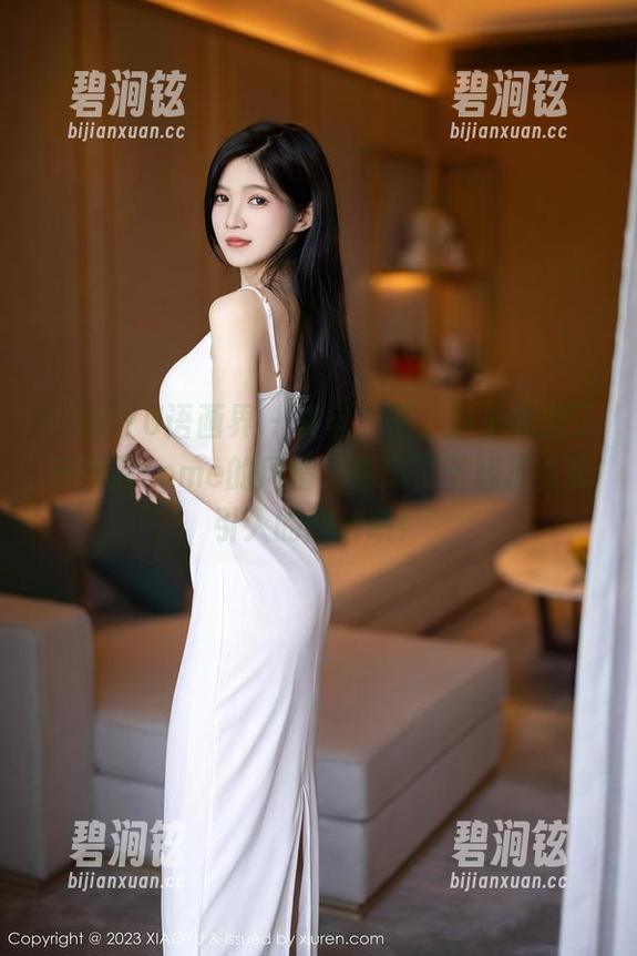 XIAOYU语画界 - 教室？不，这里充满了杨晨晨Yome的风情，别忘了下载那些吸引人的图片哦！