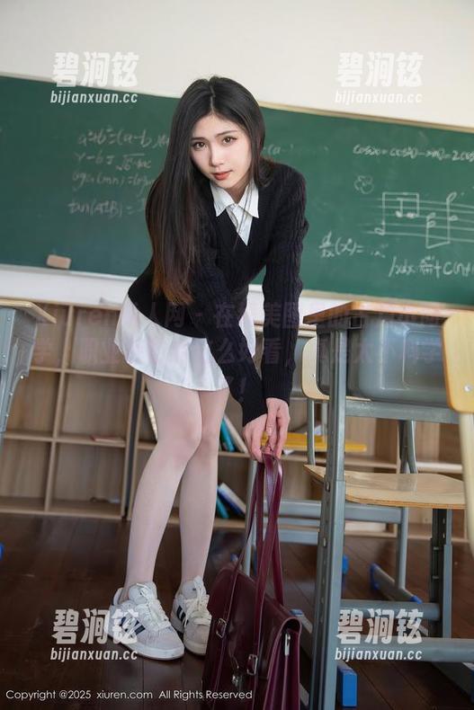 Xiuren秀人网 - 在线美图里的古月小同学，职业装也能这么好看，真是太不科学了！