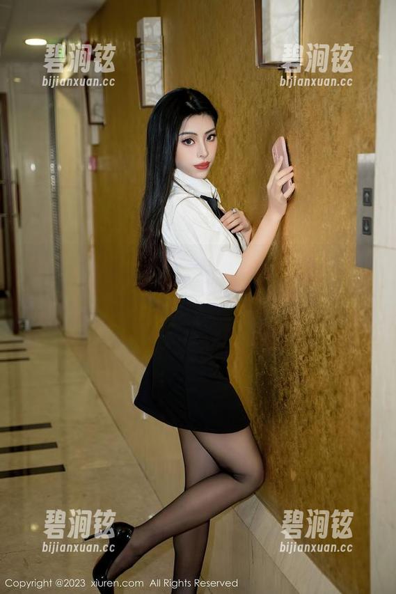 Xiuren秀人网 - 李若汐户外写真大赏，原图合集——比风景更震撼的还是她的每一个侧颜