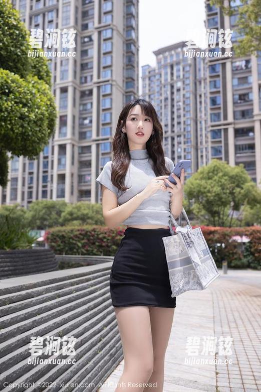 Xiuren秀人网 - 糯美子mini和她的丝袜：走进那幅半梦半醒的写真世界