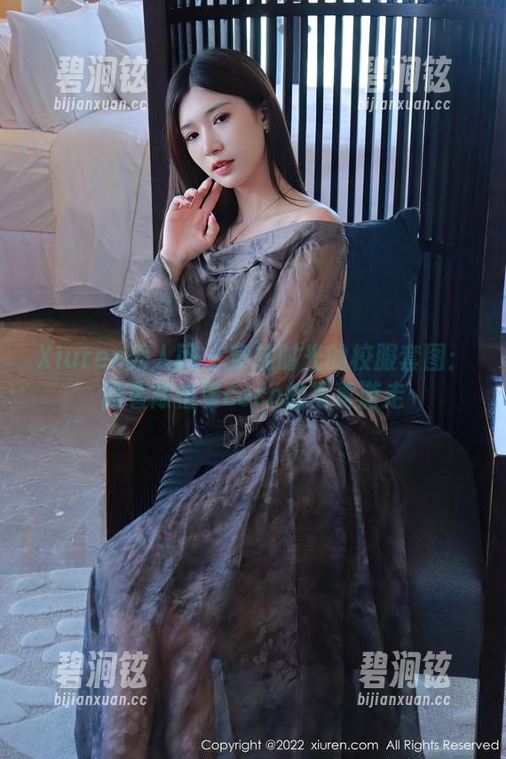 Xiuren秀人网 - 穿越时光的校服套图：跟着陈怡曼coco的写真游走