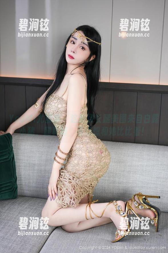 YouMi尤蜜荟 - 这免费长腿美图来自白露小猪，腿真好，有点想和她比比看！