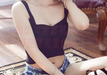 YouWu尤物馆 – 全套礼服图集：孟狐狸FoxYini在时光里优雅缓缓漫步