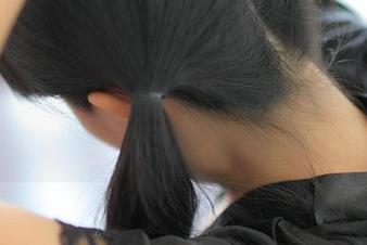 rosi – 这白裙，真的太有故事了！恋恋的私拍作品，宛如晨雾中一缕幽香。