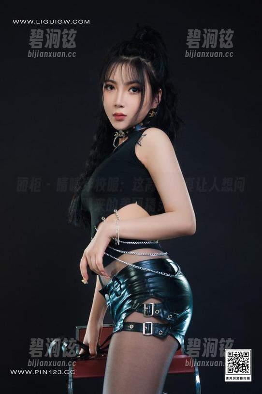 丽柜 - 晴晴穿校服：这高清写真让人想问‘哪来的美丽精灵’？