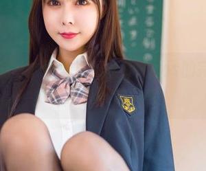 在亚马逊鲶鱼的图册里，美脚和cos的完美邂逅，真是让人眼前一亮！