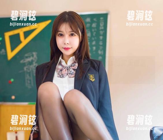 在亚马逊鲶鱼的图册里，美脚和cos的完美邂逅，真是让人眼前一亮！