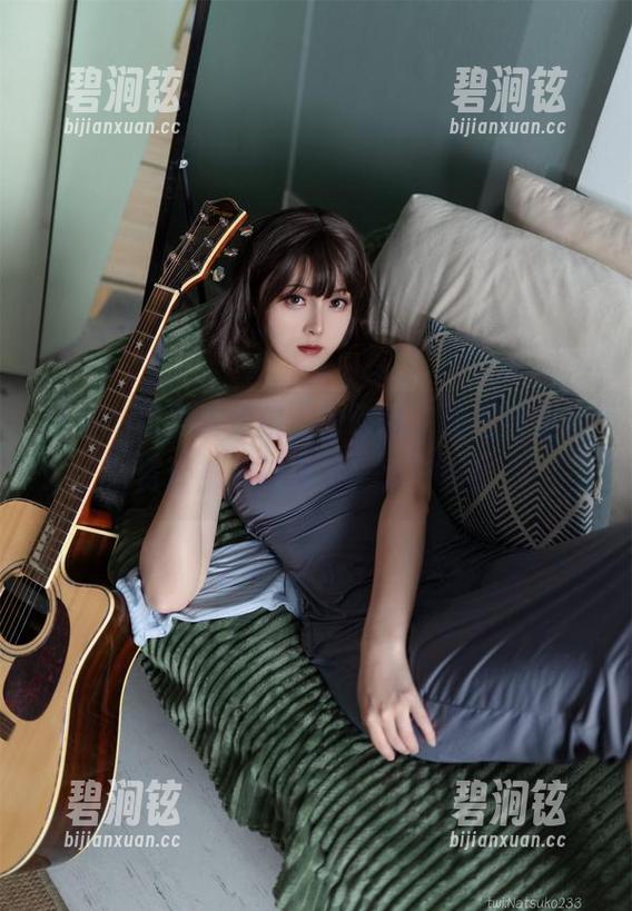 这组‘你夏夏女孩’的作品，让图库里的资源都瞬间亮了，太好看！
