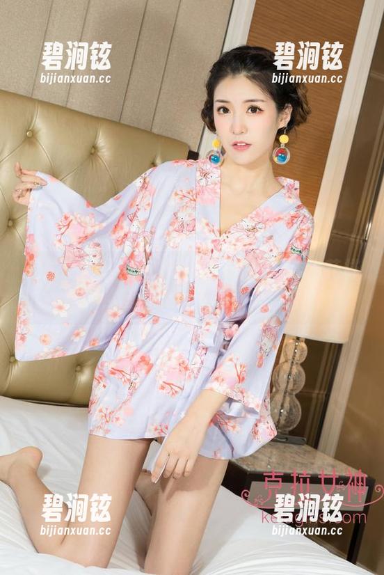 克拉女神 - 看依娜丝如何把制服穿出花样，套图让人停不下来！