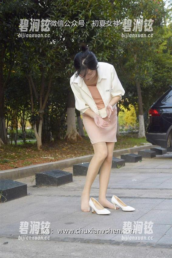 初夏女神-双双 初夏女神 - 双双女神的私拍:套图中那些让人捧腹的瞬间