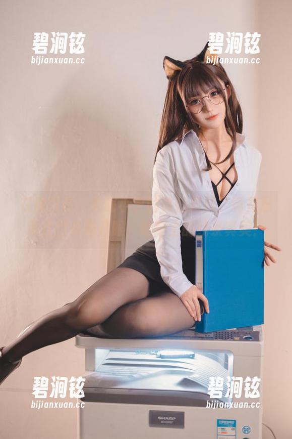 在线写真，失眠小宁的体操服照，真是忍不住想多看几眼，她身上的线条真美！