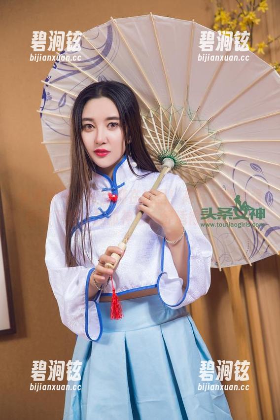头条女神 - 美腿都在这里！高韩菲的超强图包下载：腿部神仙，舒适得像云朵！