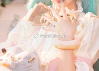 安曜曜的短裤图片，感觉像是夏日海风拂来，心里痒痒的。