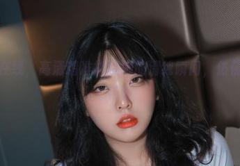宋哈娜在线，高清精准捕捉她的清纯瞬间，仿佛能闻到花香