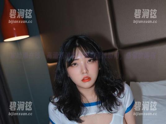 宋哈娜在线，高清精准捕捉她的清纯瞬间，仿佛能闻到花香