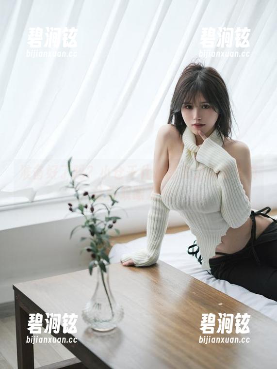 小仓千代w 准备好了吗?小仓千代w的美足高清写真让你双眼发光!