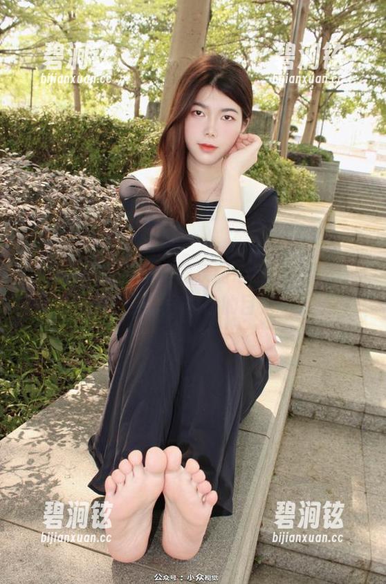 小众视觉 - 下载小薯条甜心全套，看她如何用姿态争夺你的目光。