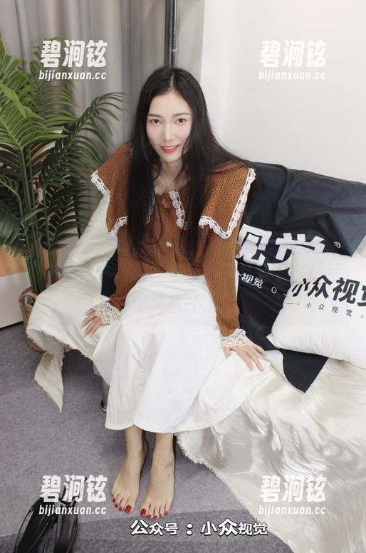 小众视觉 - 高清下载：芳芳的瑜伽–她让你明白，什么叫‘力与美的结合’，然后你又想吐了。