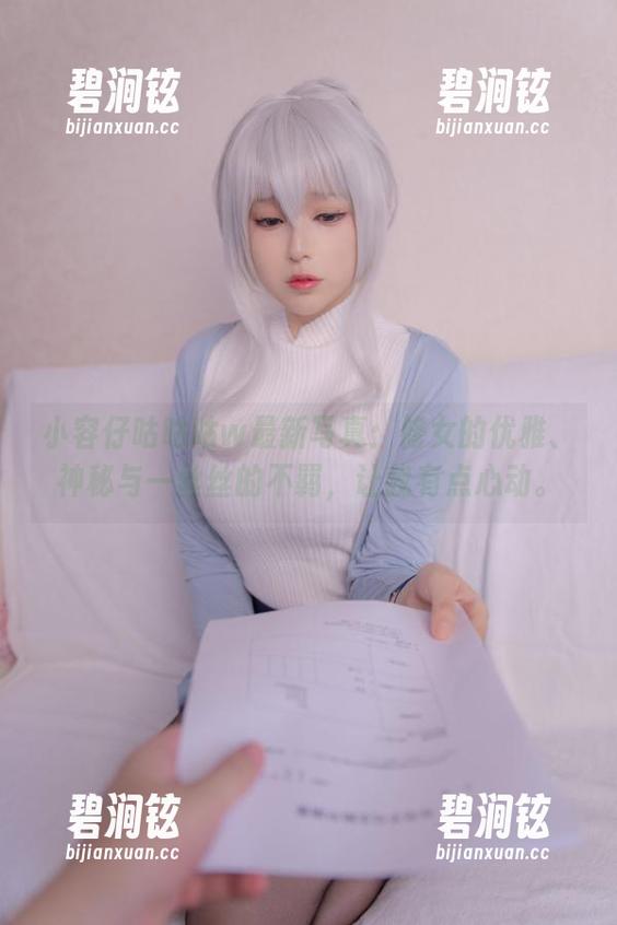 小容仔咕咕咕w最新写真：修女的优雅、神秘与一丝丝的不羁，让我有点心动。
