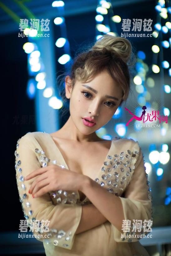 尤果网 - 看看Sara的私房长腿原图，真是...！这种腿我也想要！