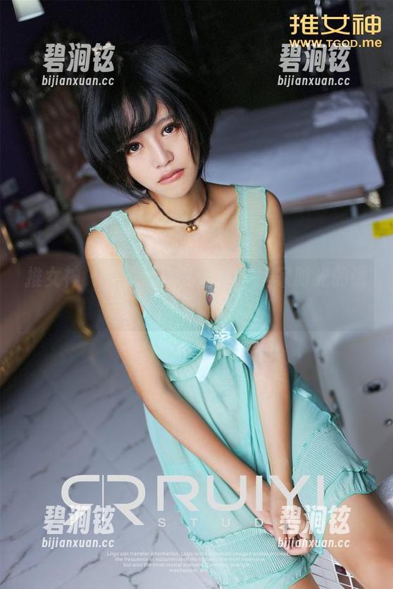 推女神 - 何晨曦私拍写真：居家时光的诱惑与随性