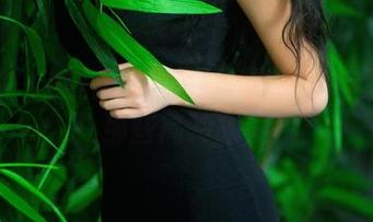推女郎 – 照片说的故事：松果儿与旗袍的那些高冷瞬间