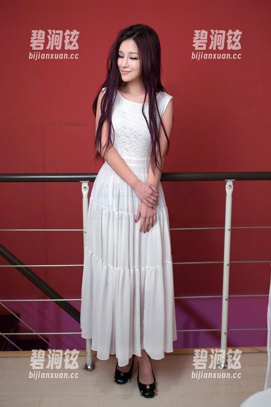 推女郎 - 免费的松果儿可爱原图，让我有点不太敢相信！