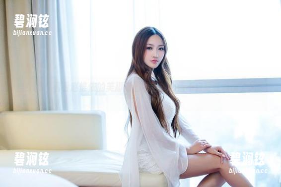 推女郎 - 看看赵惟依的美脚套图精选，心情不自觉就愉悦了起来。