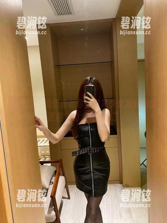 微密圈 - 悄悄告诉你，提袜少女浴缸私房原图真的太有魅力了