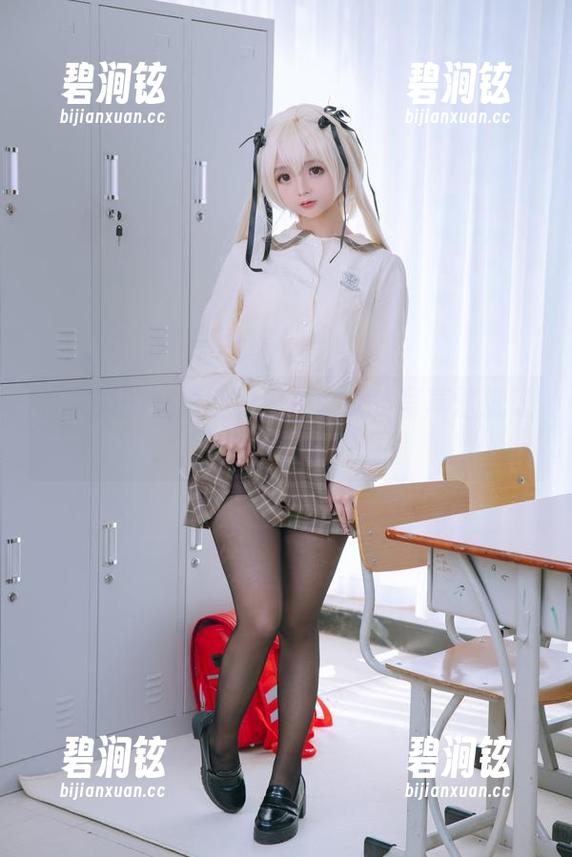 日奈娇的魅惑世界：拘束女仆写真壁纸让人沉迷