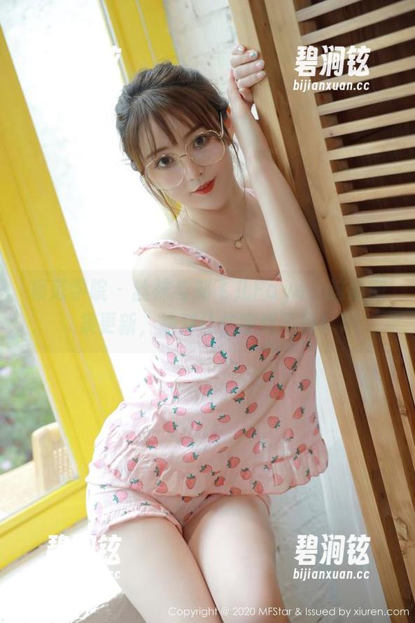 模范学院 - 丝袜与刘飞儿Faye：这组图集更新，绝对让你意想不到！