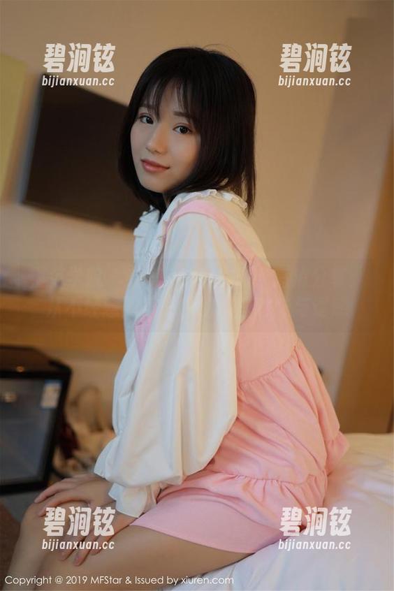模范学院 - 奈美nana的内衣高清分享：从不经意间流露出的那些暧昧与诱惑