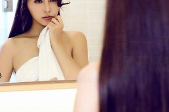 爱蜜社 – 小宝酱的礼服来袭——这图片里的“资源”让我好想展开联想