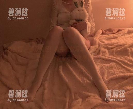 微密圈 - 那双美足！相扑猫的写真让我陷入了深深的思考——我能不能也拥有？
