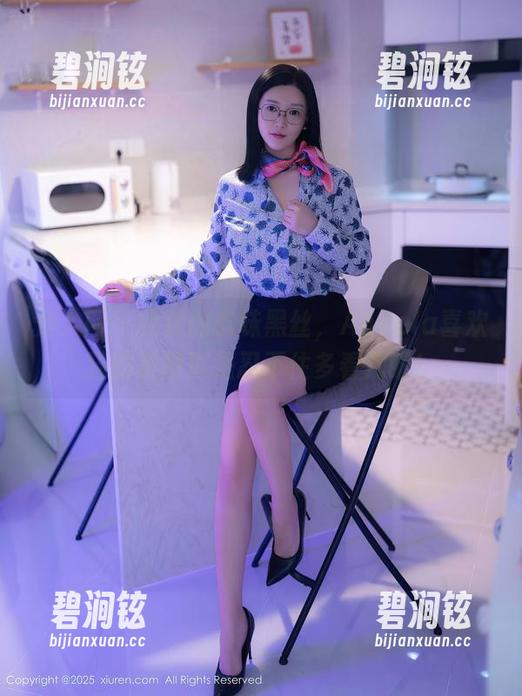 秀人网 - 免费的韵味黑丝，Angela喜欢猫的美图真是忍不住多看几眼！