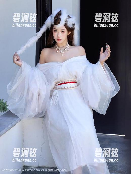 秀人网 - 眼镜里的Sissi诗诗，更新的写真让我感受到一切都可以很诗意！