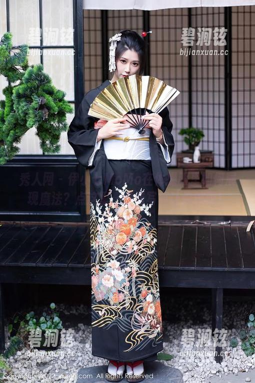 秀人网 - 伊小七MoMo在体操服里如何展现魔法？点这里，免费写真让你惊叹！