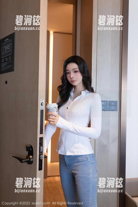 秀人网 - 从唐翩翩的校服美图看青春，分享一下我的小心情，谁能懂？