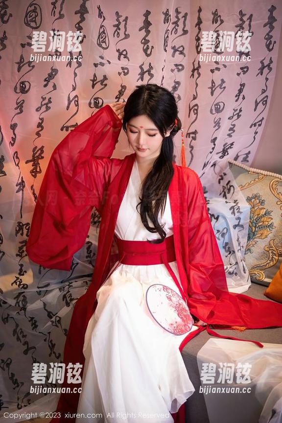 秀人网 - 奈奈Fox白裙写真：图库里的梦幻，高清感官体验