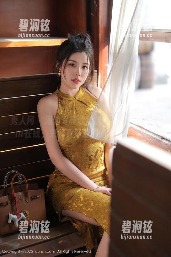 秀人网 - 海边写真收割机！孟狐狸FoxYini在线，来看看那遇到的每一缕阳光吧